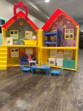 Peppa Pig Carry Playhouse